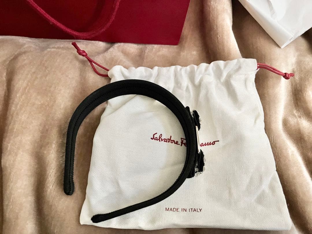 Salvatore Ferragamo フェラガモ　カチューシャ　ビジュー　黒