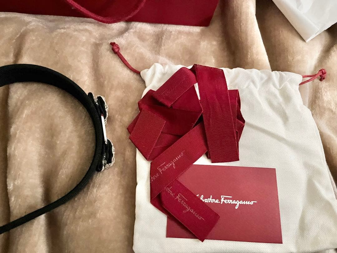 Salvatore Ferragamo フェラガモ　カチューシャ　ビジュー　黒