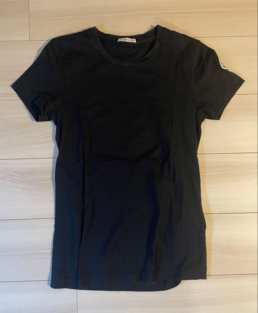 モンクレール　黒Tシャツ