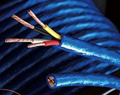 わたる　5500α　ZONOTONE　1.8m2本　2出力4入力用です。