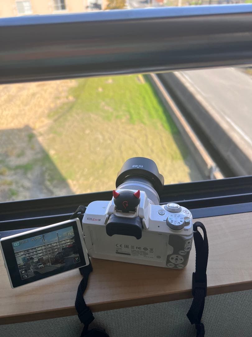 Canon EOS Kiss M ミラーレスカメラ ホワイト