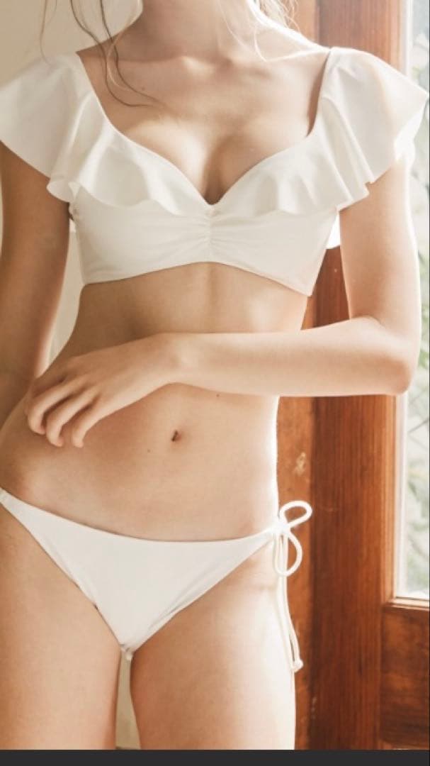 新品未使用タグ付⭐︎軽い着け心地でしっかり盛れる楽盛り水着ビキニ11LSan-ai