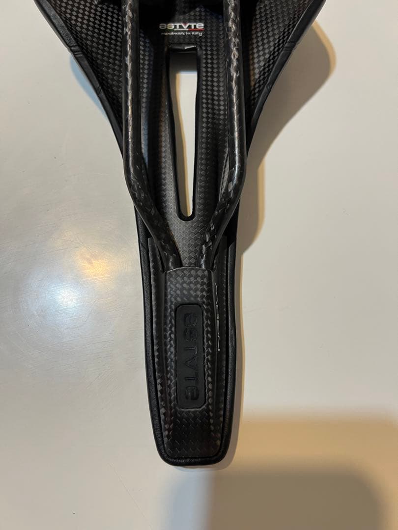 ASTVTE アスチュート MOON RACING カーボン サドル 軽量