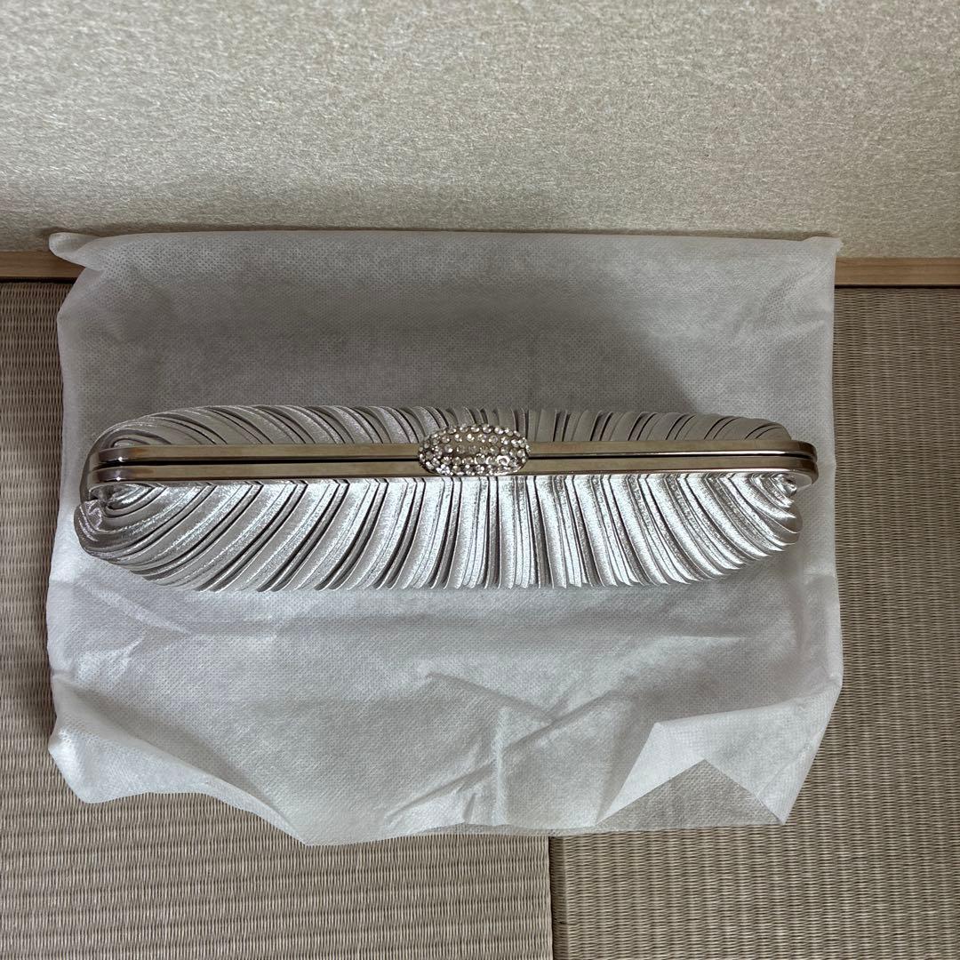 c*o様 【✨美品✨】シルバー プリーツデザイン クラッチバッグ　パーティ