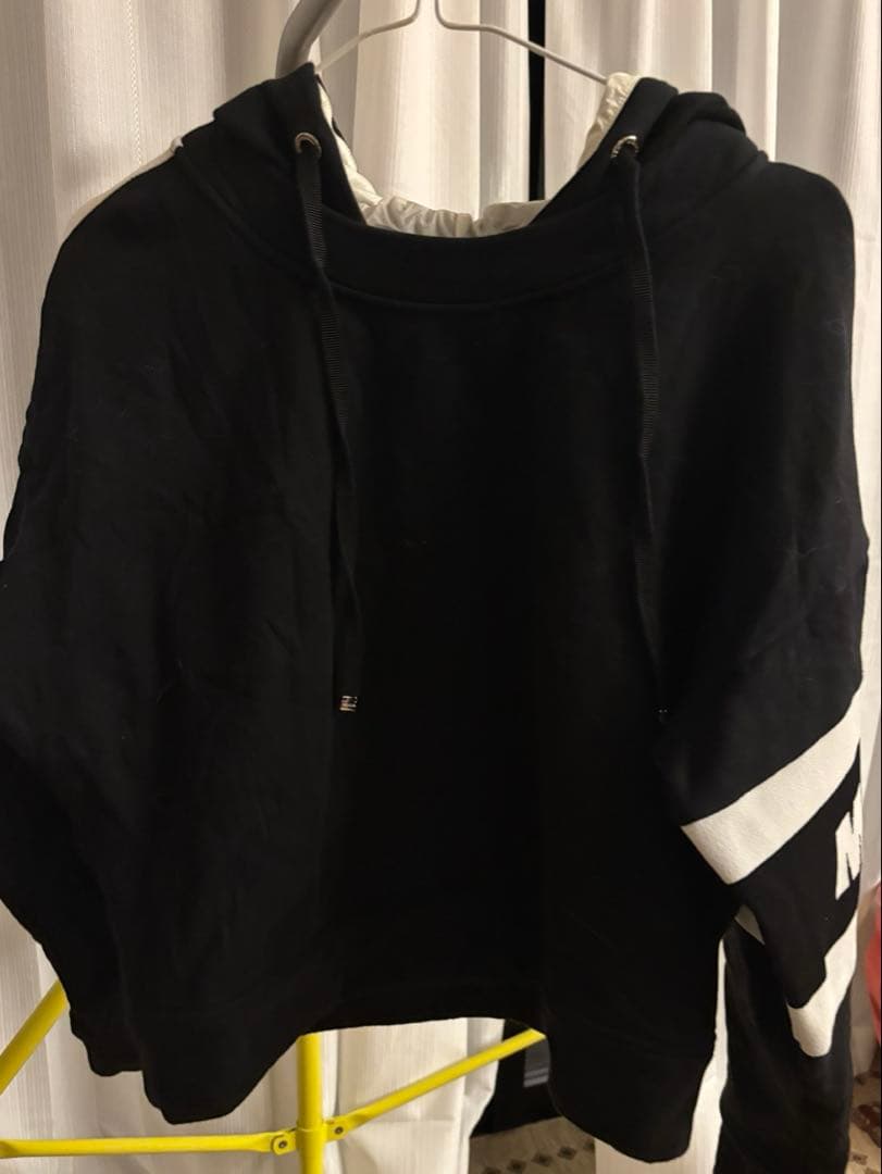 モンクレール　フード付きトレーナー パーカー フーディ レディース