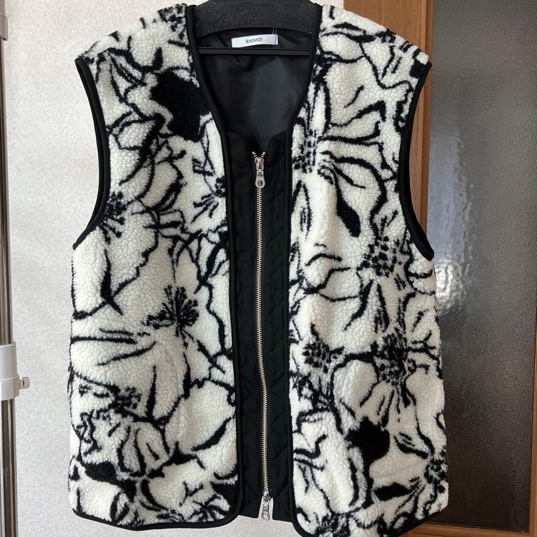 ラディエイトの柄ベスト
