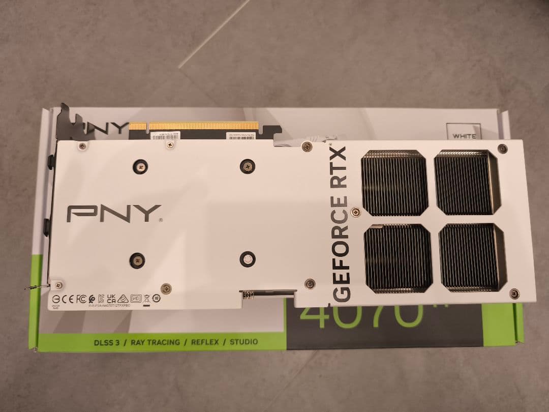 PNY GEFORCE RTX 4070 Ti ホワイトエディション