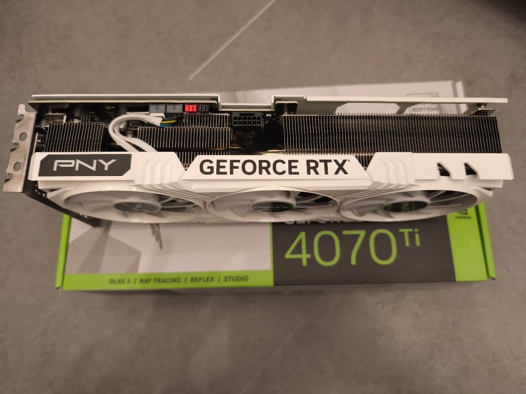 PNY GEFORCE RTX 4070 Ti ホワイトエディション