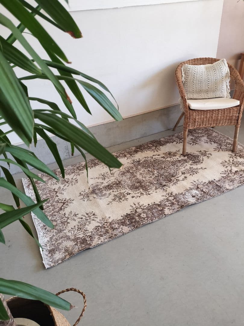 ベージュとココアブラウンのヴィンテージラグ　雅姫さんNo.698