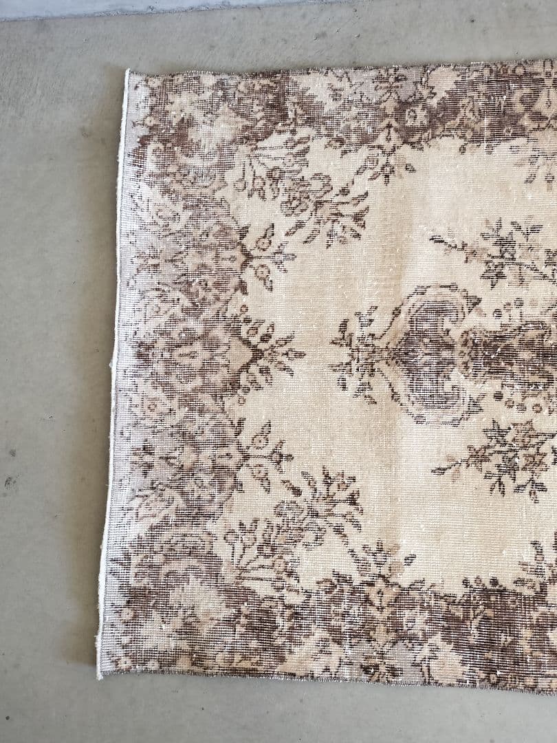 ベージュとココアブラウンのヴィンテージラグ　雅姫さんNo.698