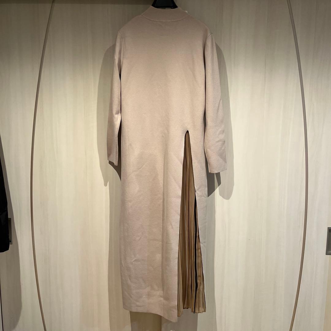 最終値下　タグ付　新品⭐︎ADORE ニットワンピース ベージュ スリット入り