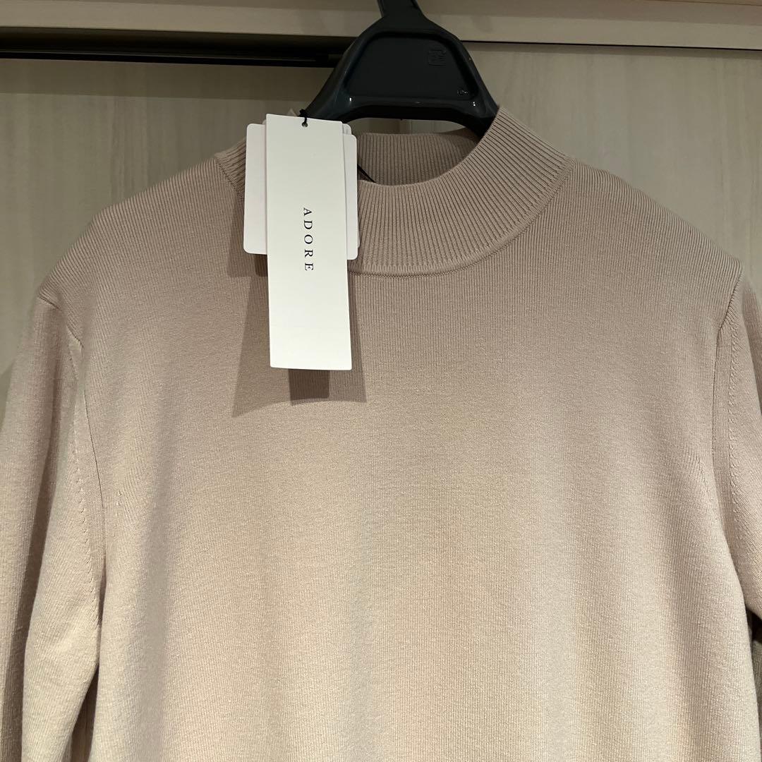 最終値下　タグ付　新品⭐︎ADORE ニットワンピース ベージュ スリット入り