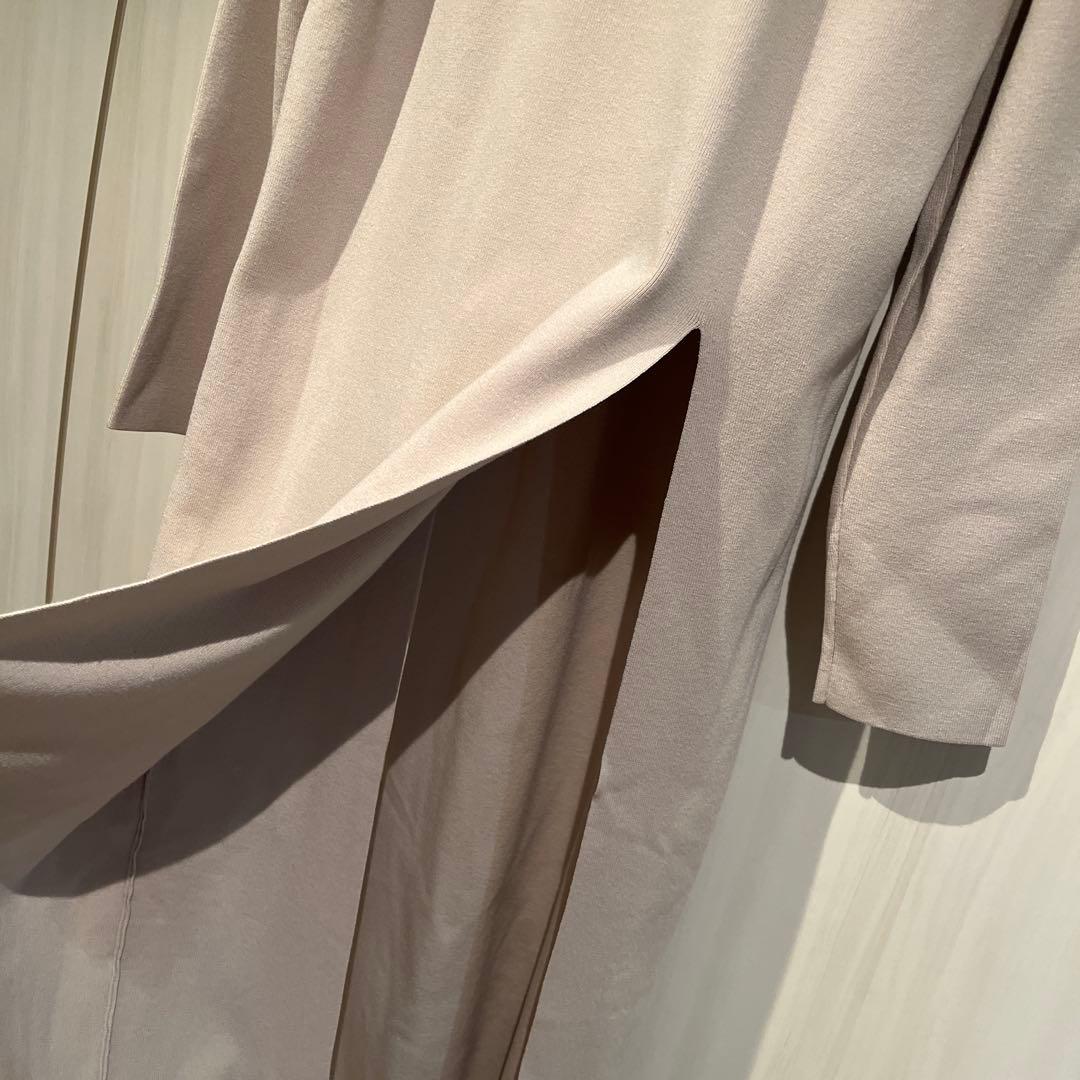 最終値下　タグ付　新品⭐︎ADORE ニットワンピース ベージュ スリット入り