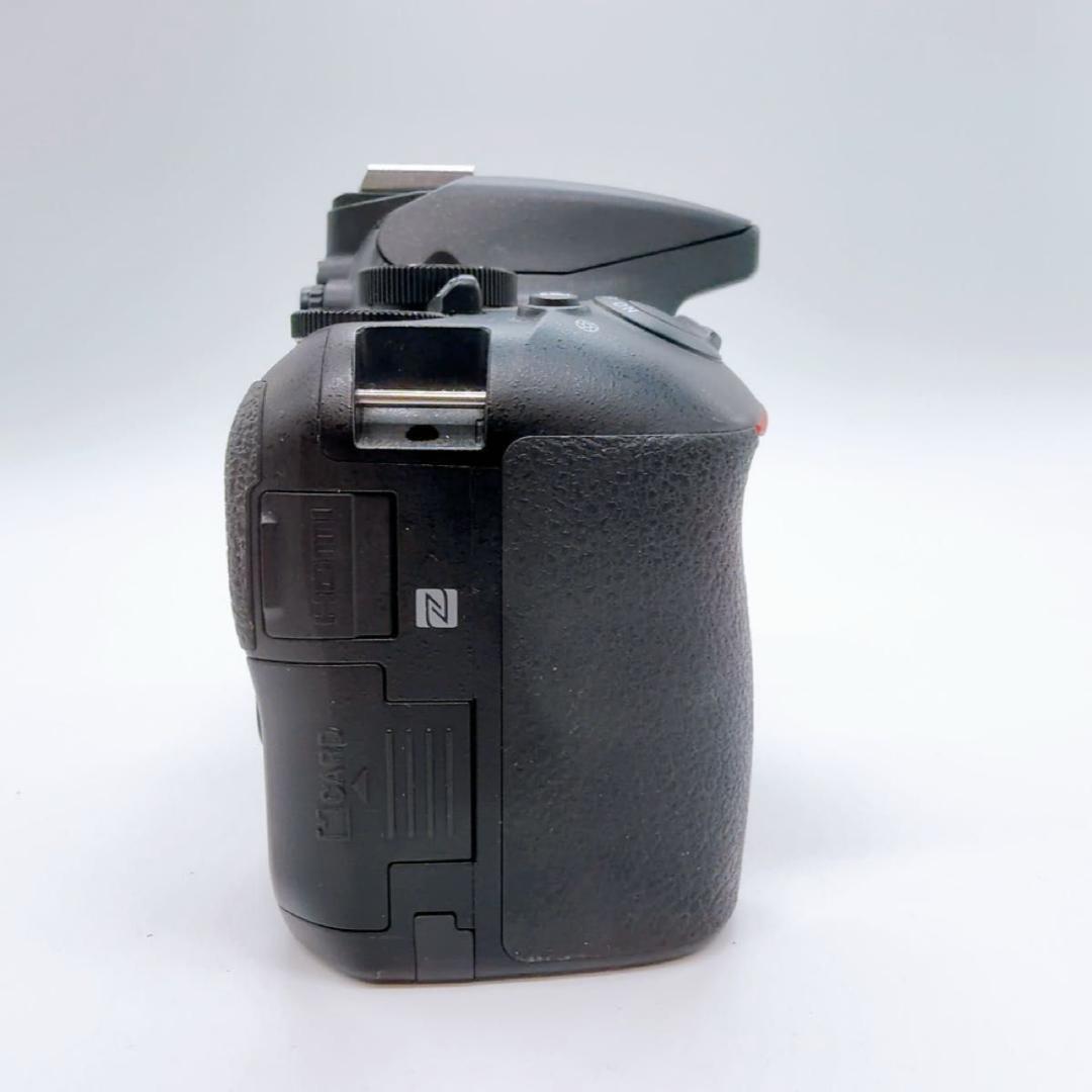 デジタル一眼レフ　ニコン　Nikon D5600 ダブルズームキット　箱付き