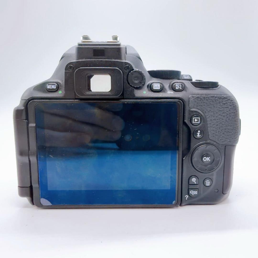デジタル一眼レフ　ニコン　Nikon D5600 ダブルズームキット　箱付き