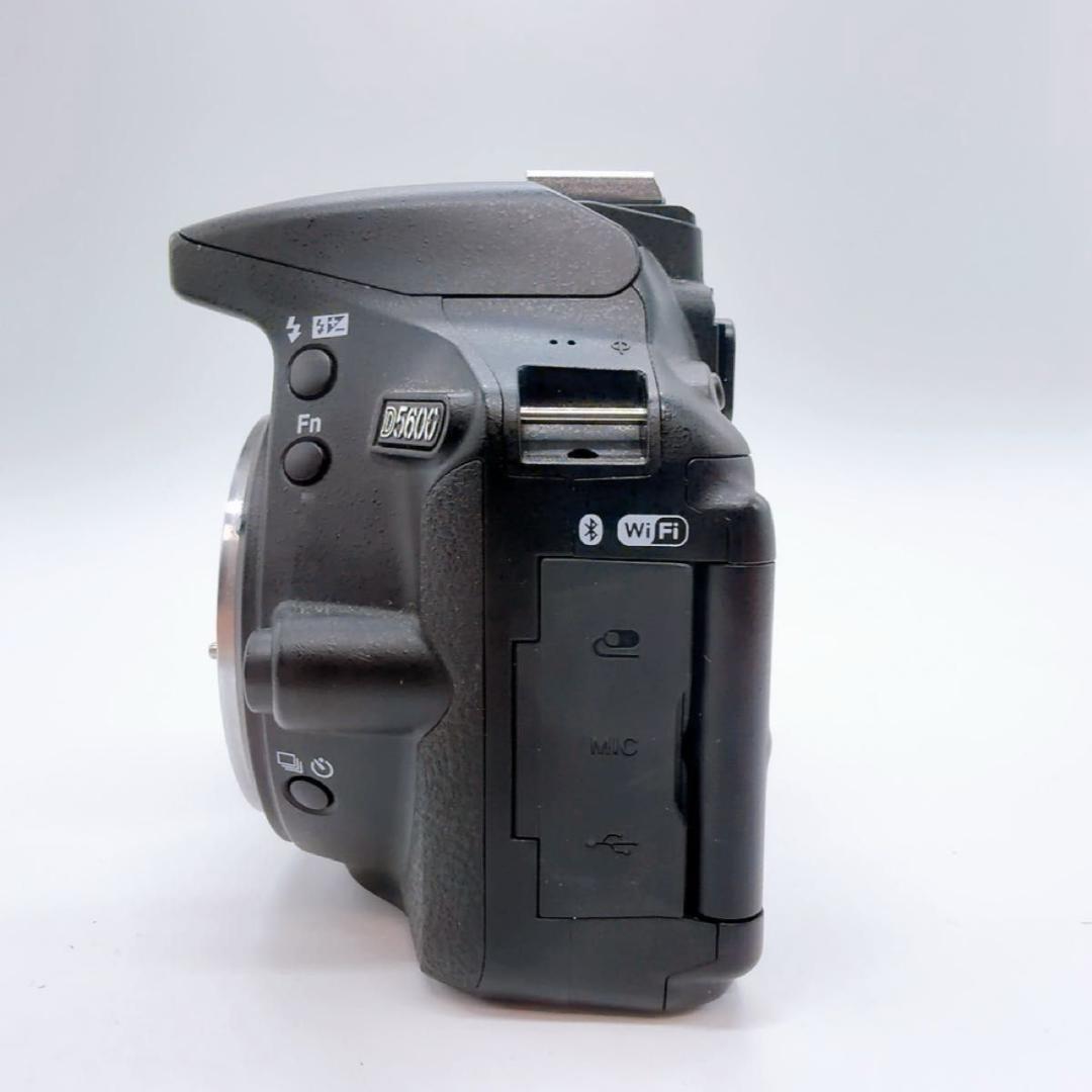 デジタル一眼レフ　ニコン　Nikon D5600 ダブルズームキット　箱付き
