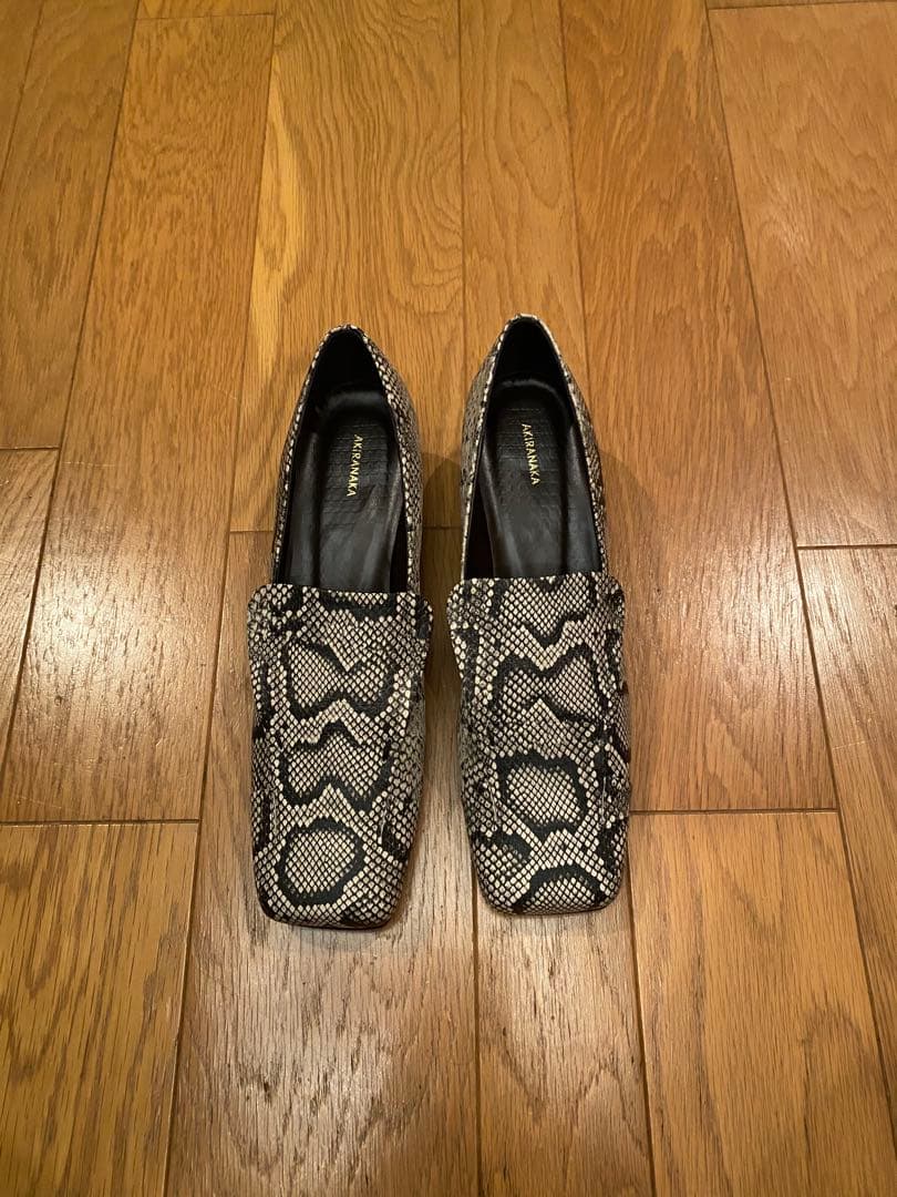 【AKIRANAKA】美品 Azalea ローファーパンプス グレー 38サイズ