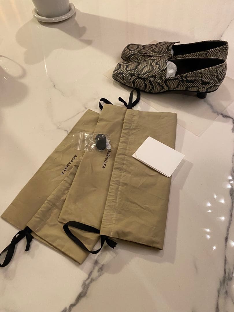 【AKIRANAKA】美品 Azalea ローファーパンプス グレー 38サイズ