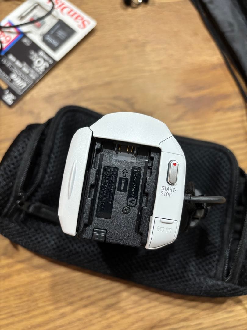 SONYハンディーカム　HDR-CX675 アクセサリー 三脚付属　ホワイト