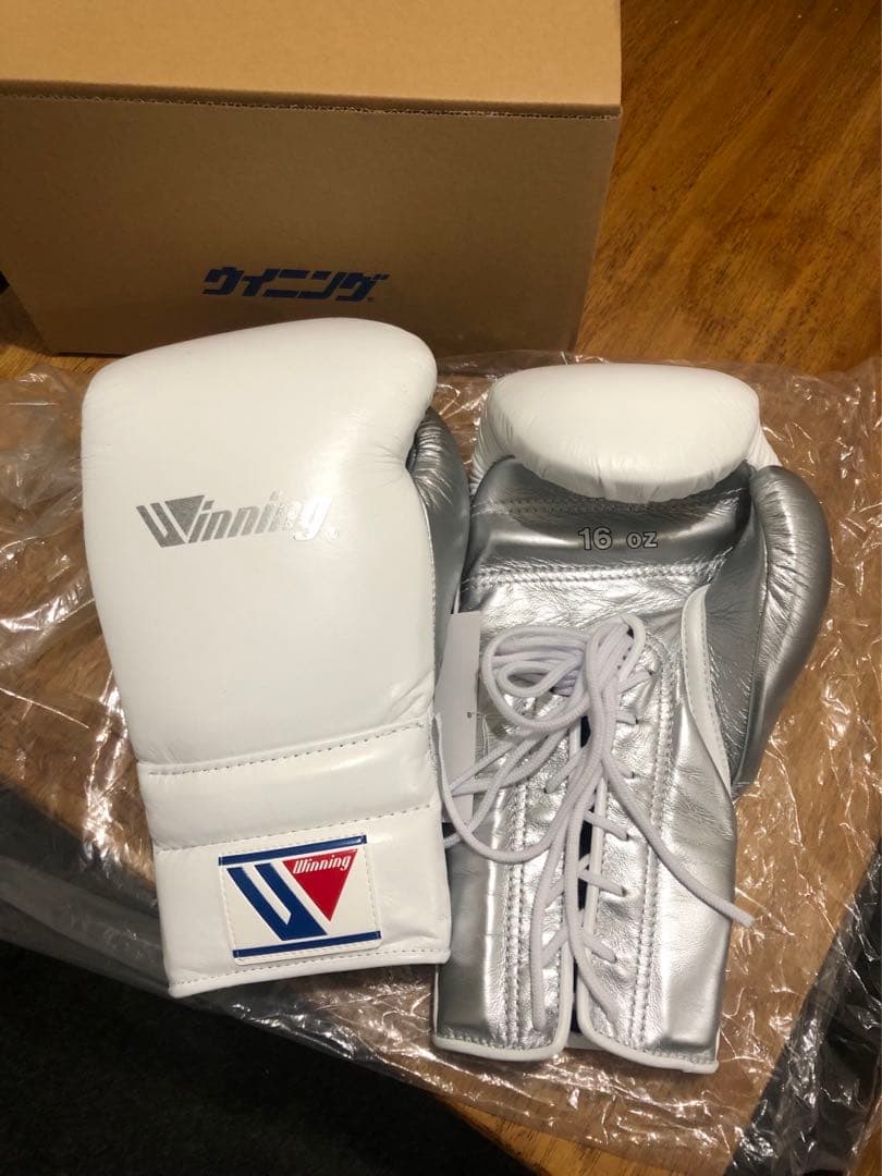Winning ボクシンググローブ 16oz ホワイト/シルバー