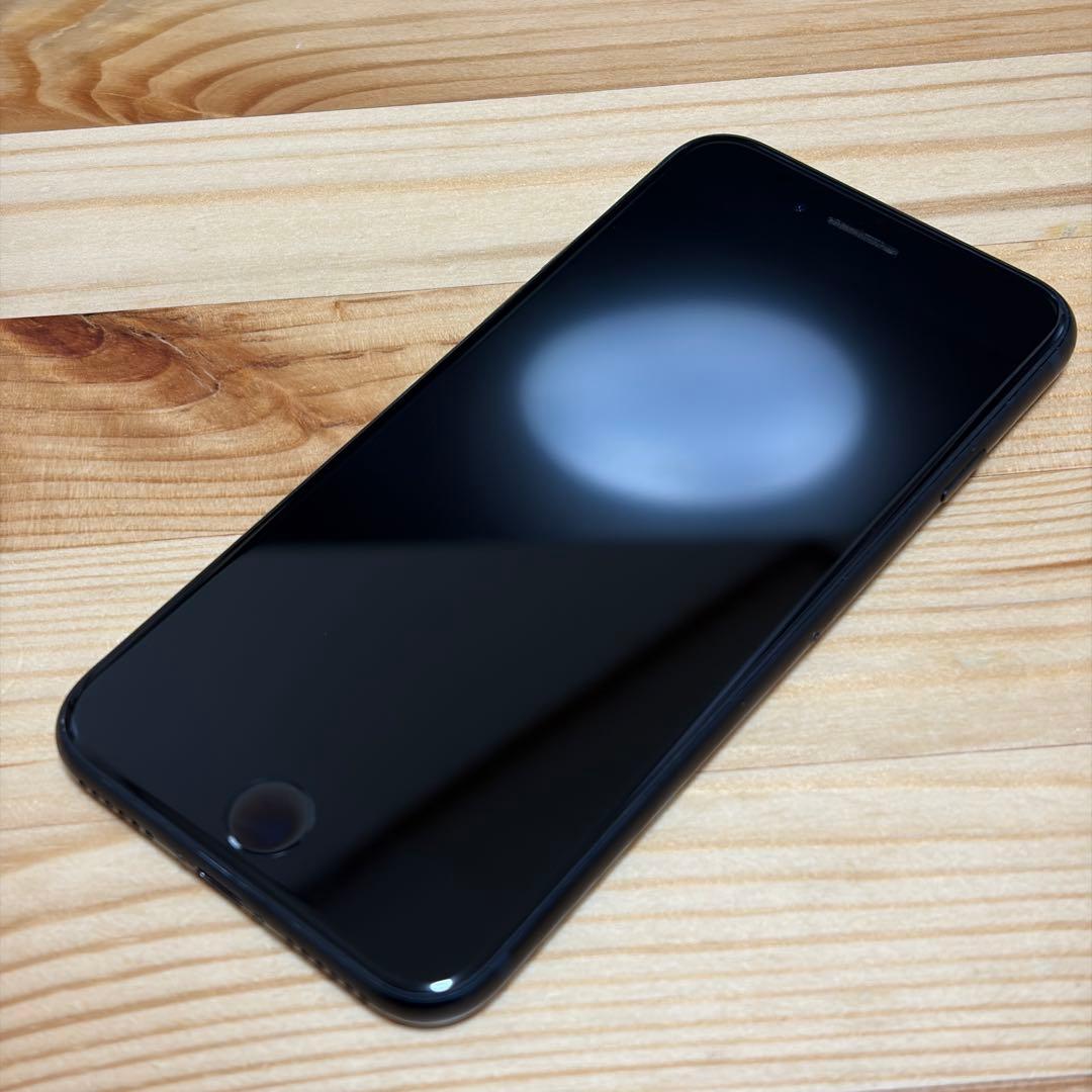 か*ん様 バッテリー新品　iPhoneSE第3世代64GB SIMフリー　美品