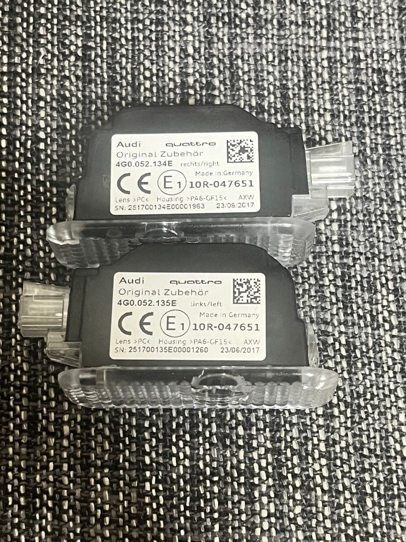 アウディ 純正 ドアエントリーライト 2個セット quattro LED