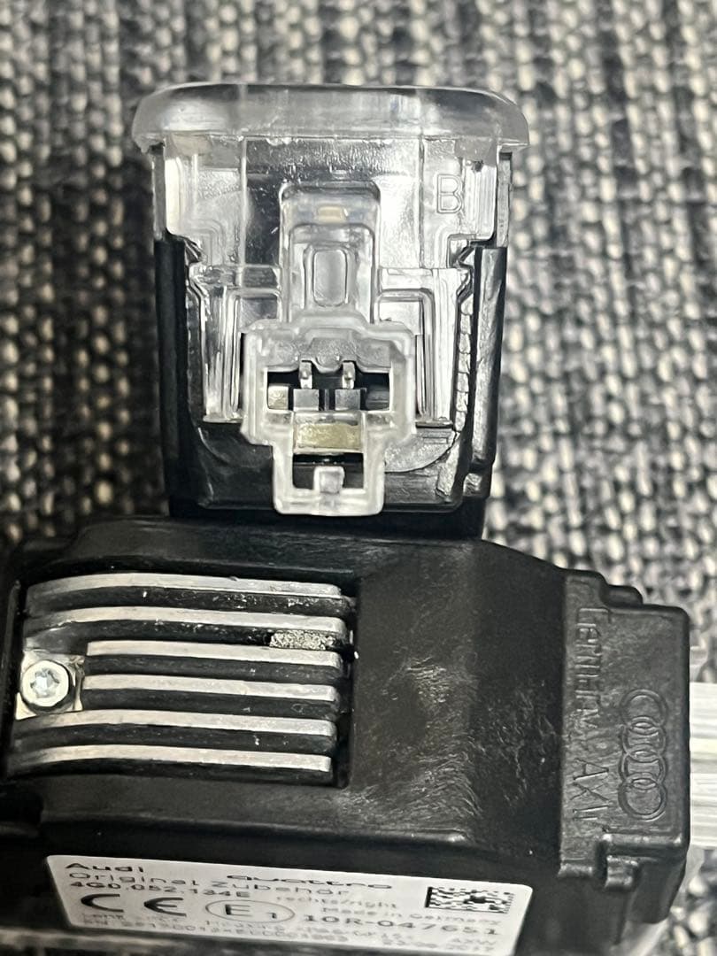 アウディ 純正 ドアエントリーライト 2個セット quattro LED