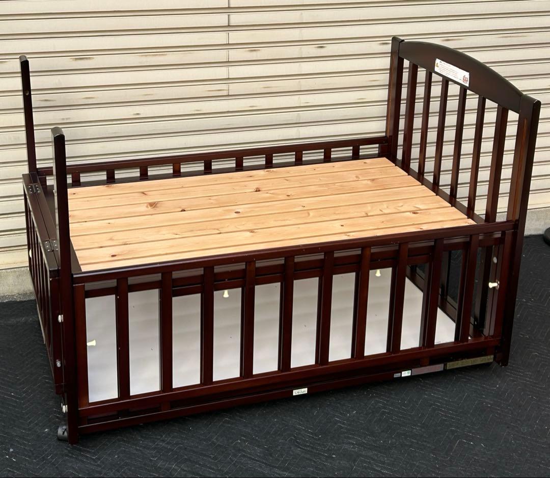 ヤマサキ　ベビーベッド　スリーオープン　三方向開閉