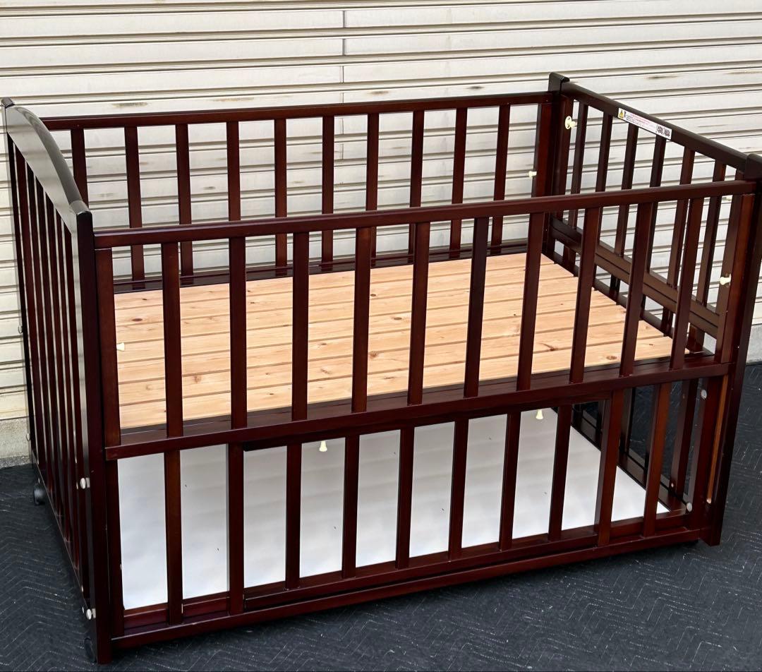 ヤマサキ　ベビーベッド　スリーオープン　三方向開閉