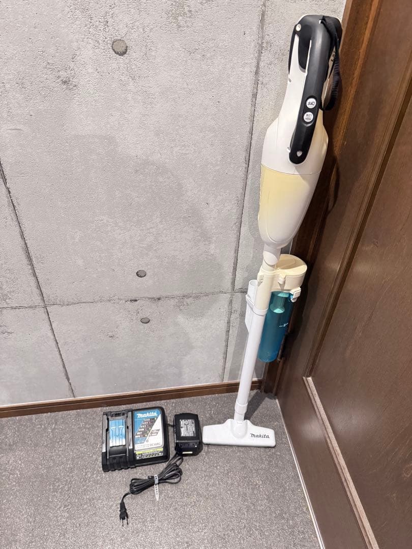 マキタ コードレス掃除機標準40分稼働+18Vバッテリ充電器+18Vバッテリ