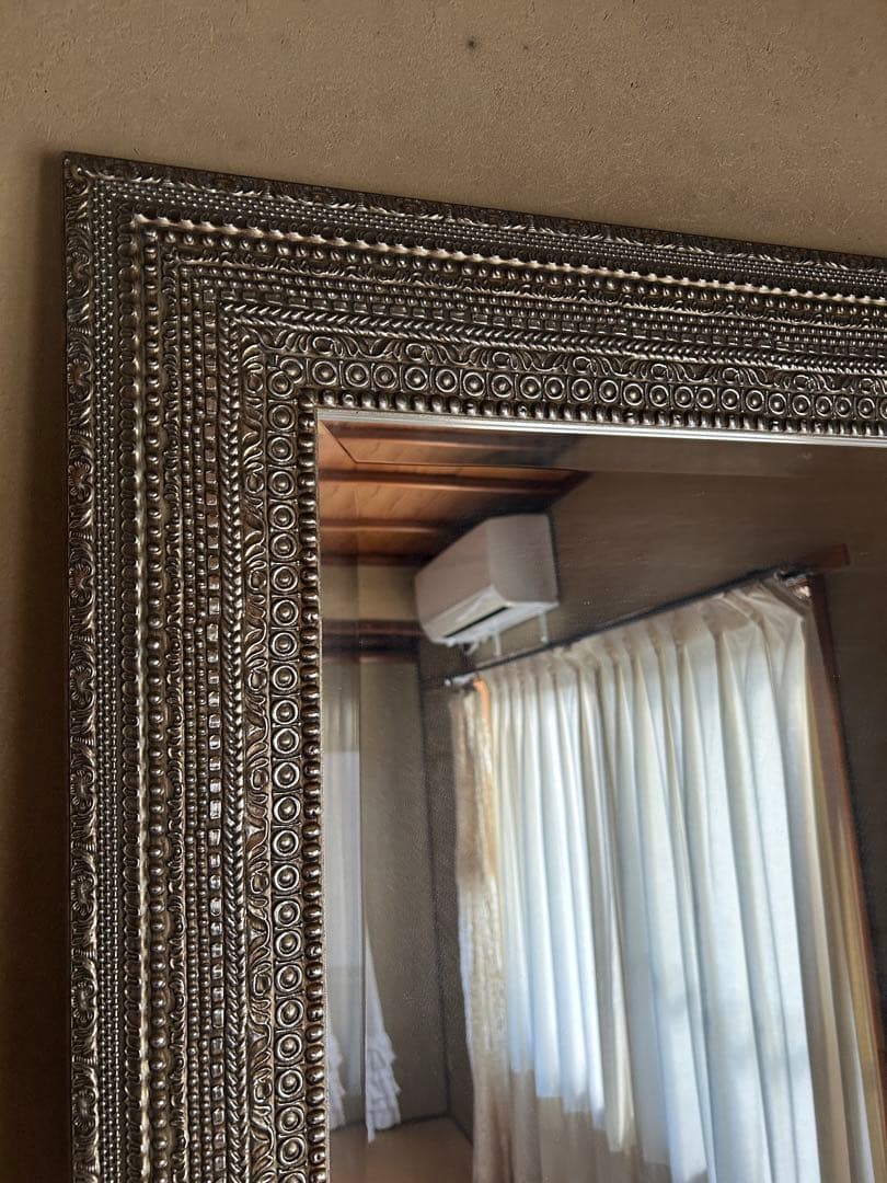 大きな装飾的な姿見 銀色フレーム