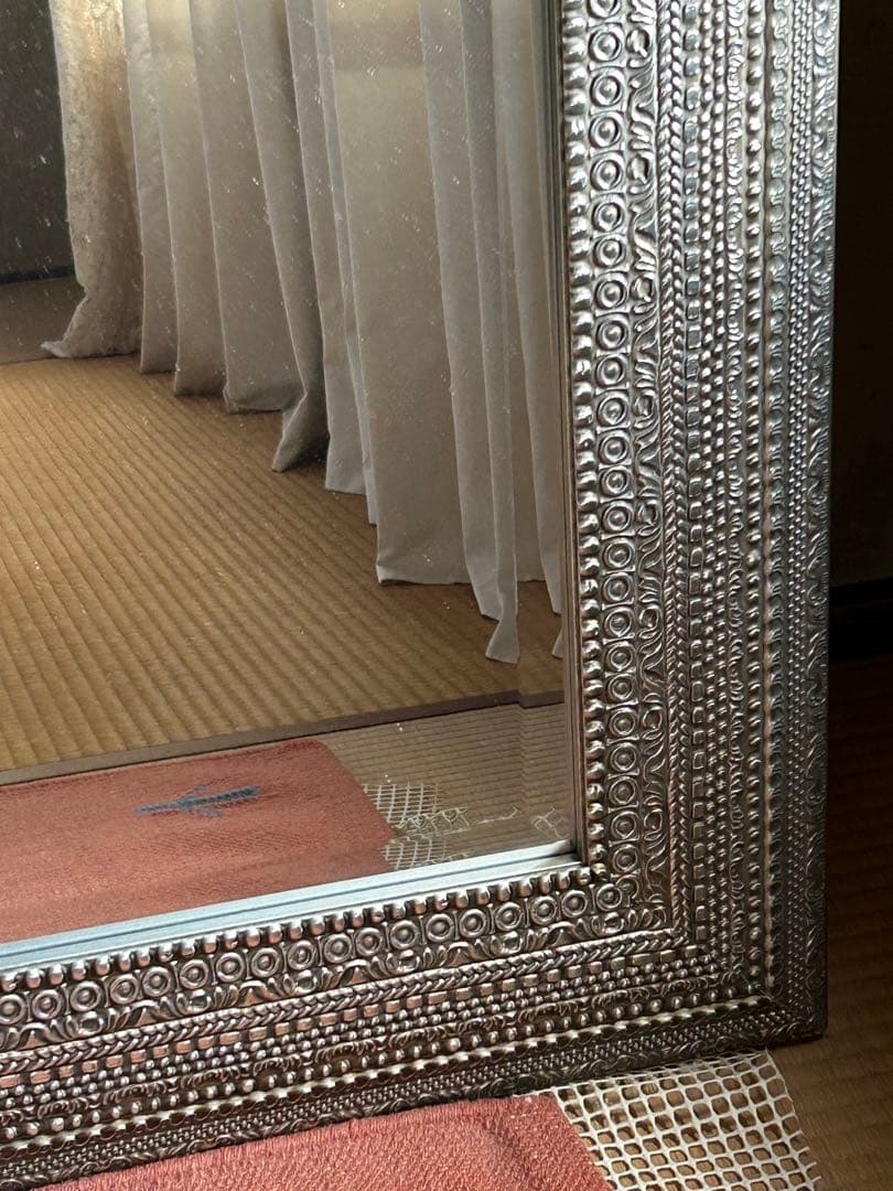 大きな装飾的な姿見 銀色フレーム