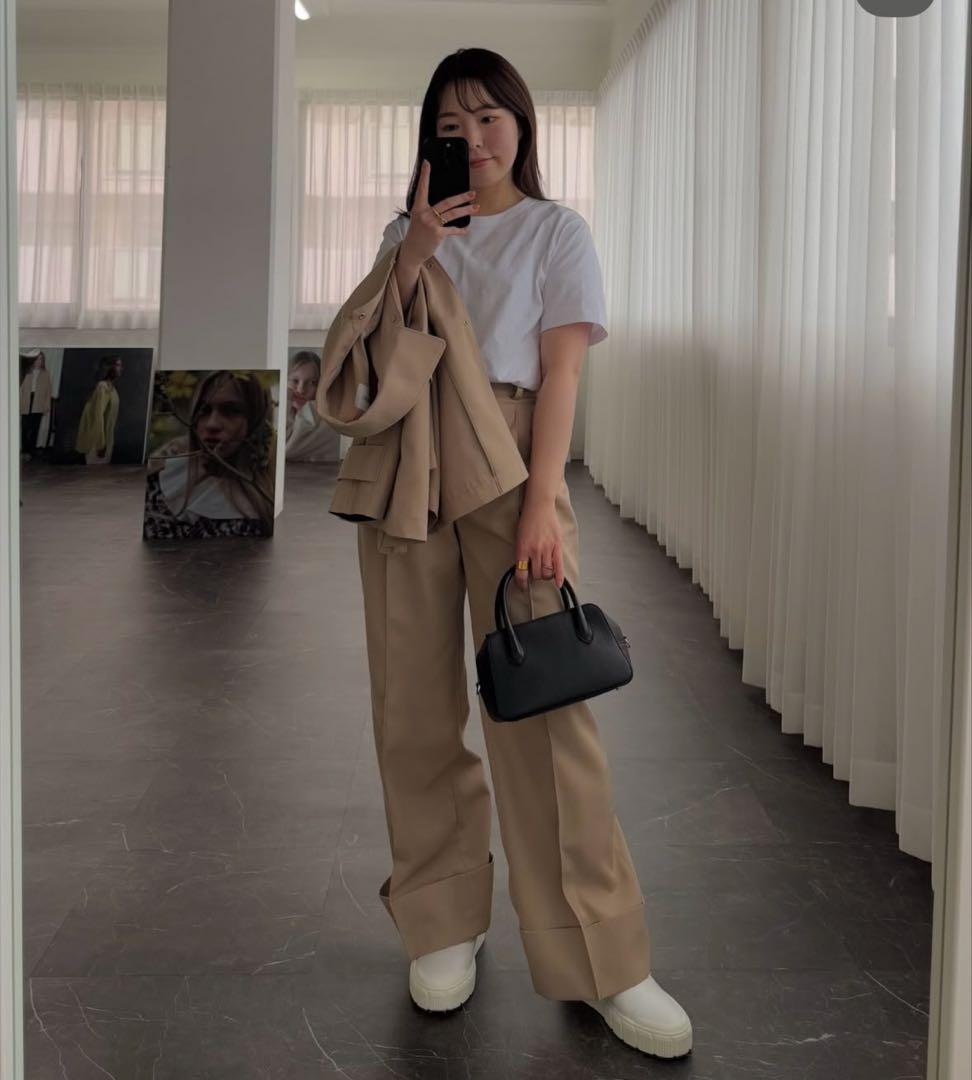 OHGA 新品未使用タグ付き　チノ風ワイドパンツ フロSサイズ