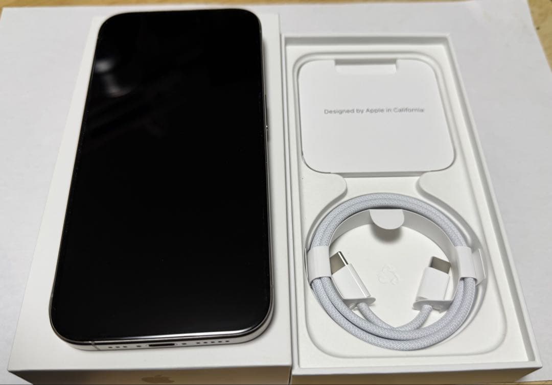Apple iPhone 15 Pro ナチュラルチタニウム　SIMフリー