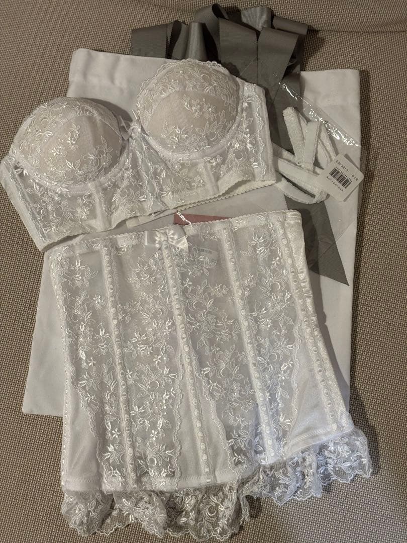 セモア　ブライダルインナー　B70 ウエストニッパー64 パット付き