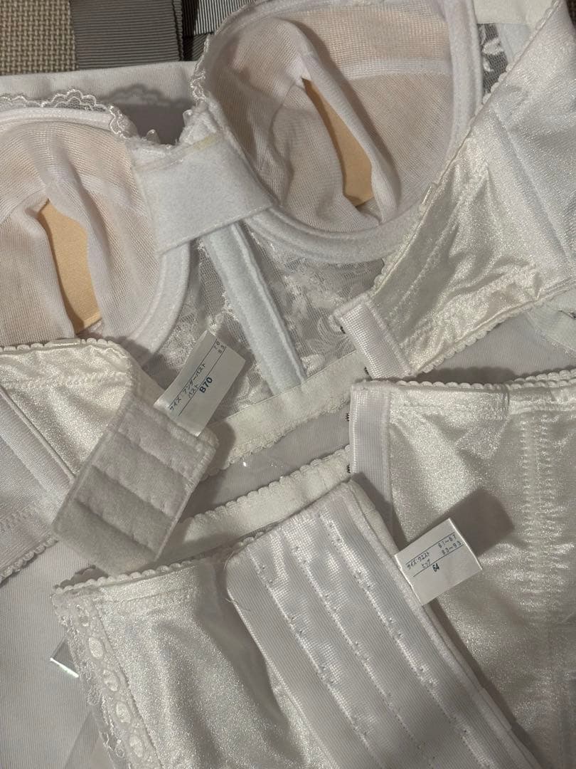 セモア　ブライダルインナー　B70 ウエストニッパー64 パット付き