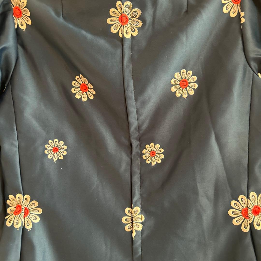 希少品　70,s vintage レトロ 花柄刺繍ワンピース　ボウタイ