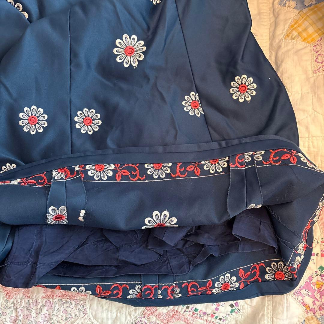 希少品　70,s vintage レトロ 花柄刺繍ワンピース　ボウタイ