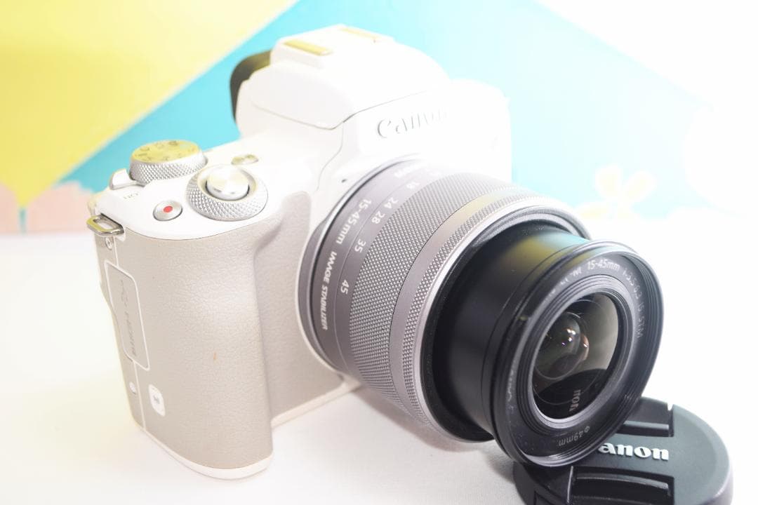 ❤️お洒落ホワイト♪高性能ミラーレス！スマホ転送OK★キヤノン Kiss M❤️