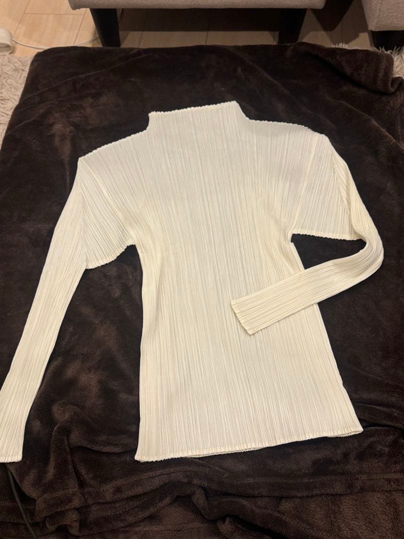 PLEATS PLEASE ホワイト タートルネック 長袖　サイズ3