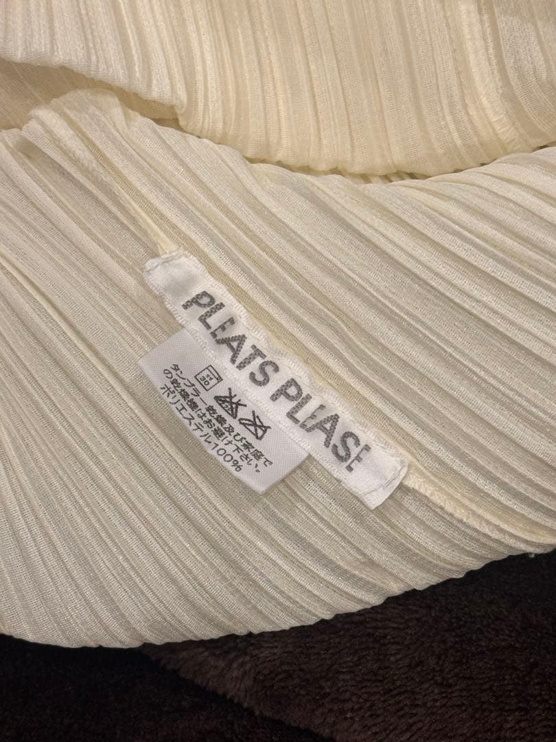 PLEATS PLEASE ホワイト タートルネック 長袖　サイズ3