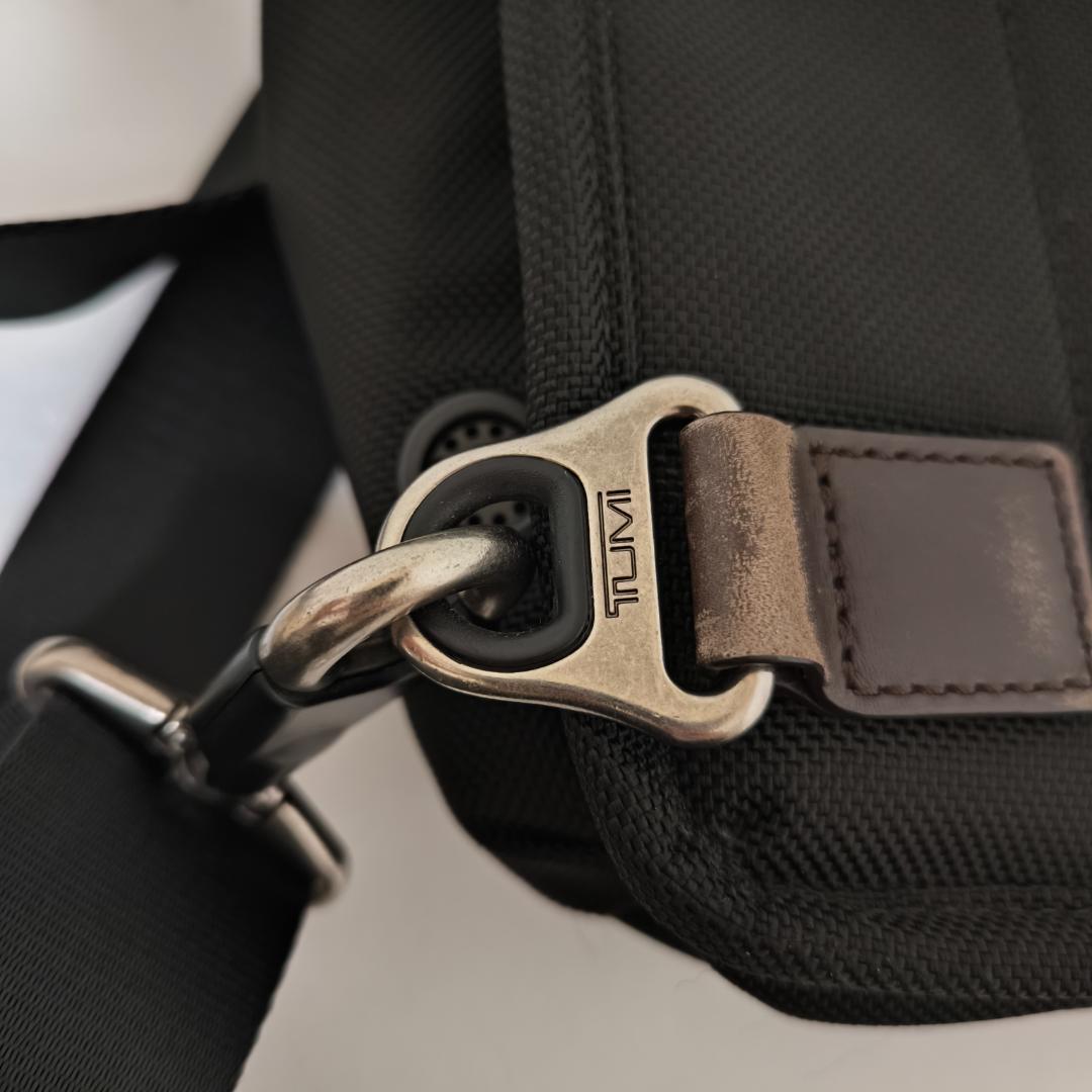 TOMI　トゥミ　ボディバック