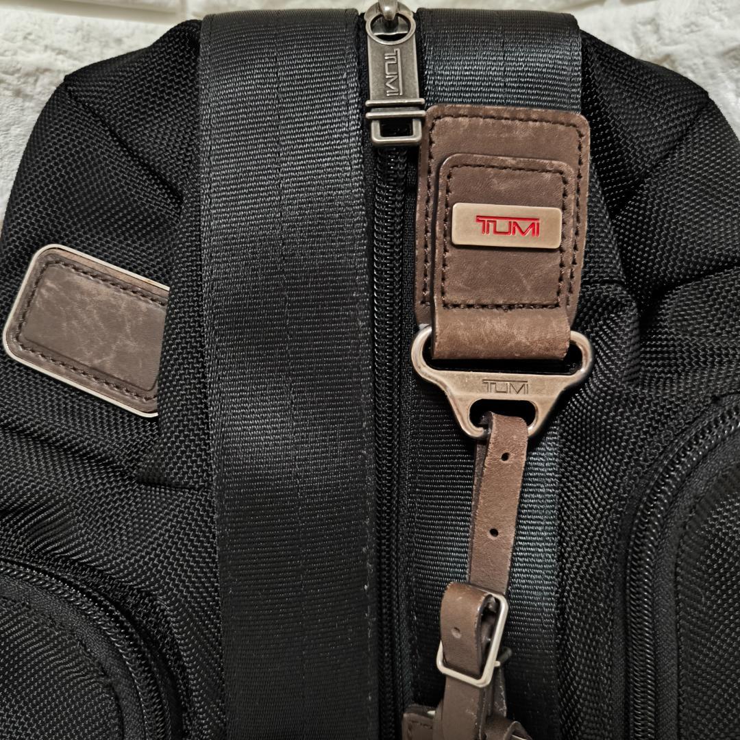 TOMI　トゥミ　ボディバック