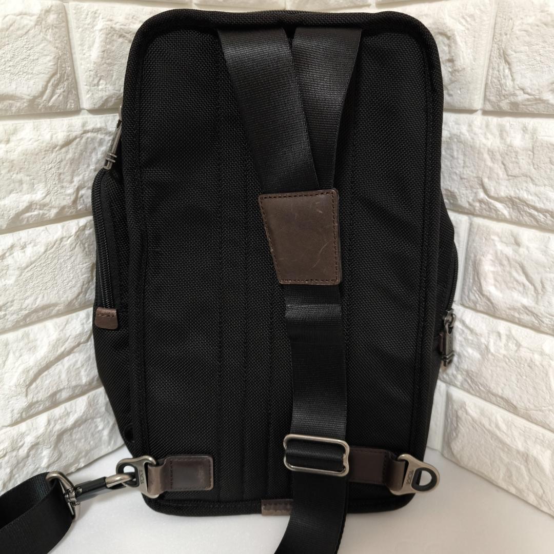 TOMI　トゥミ　ボディバック