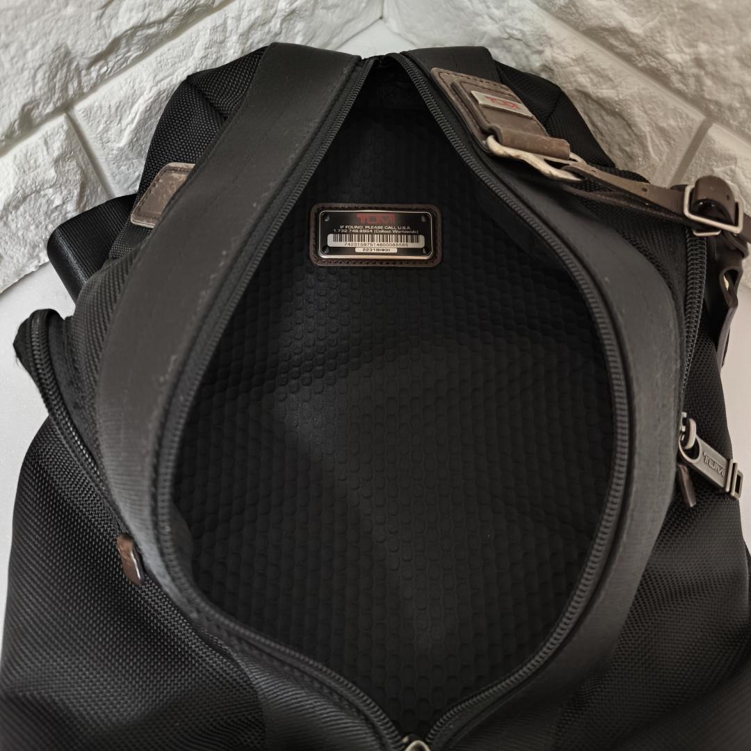 TOMI　トゥミ　ボディバック