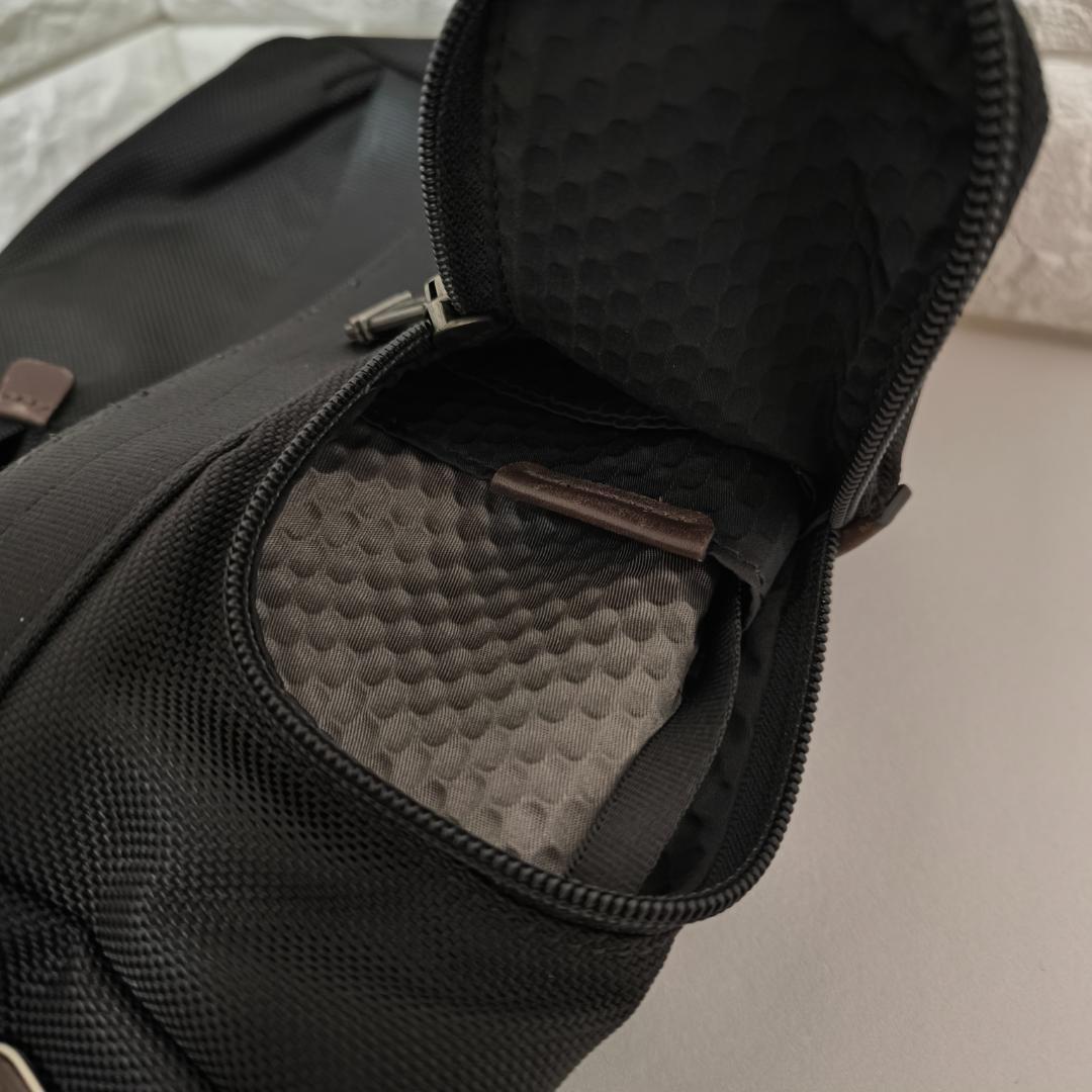 TOMI　トゥミ　ボディバック