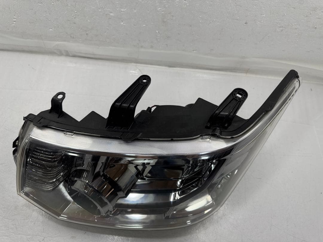 デリカ D5純正HIDヘッドライト左 KOITO 100-87918