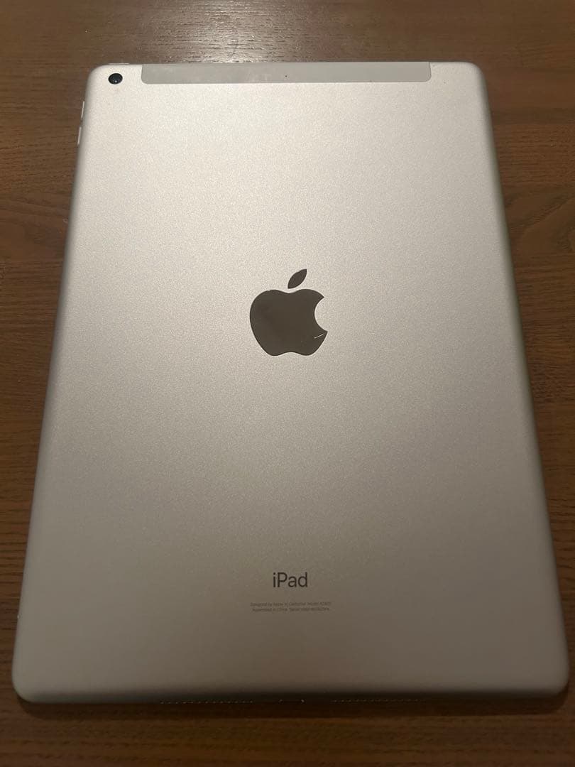 iPad 第8世代　32GB シルバー