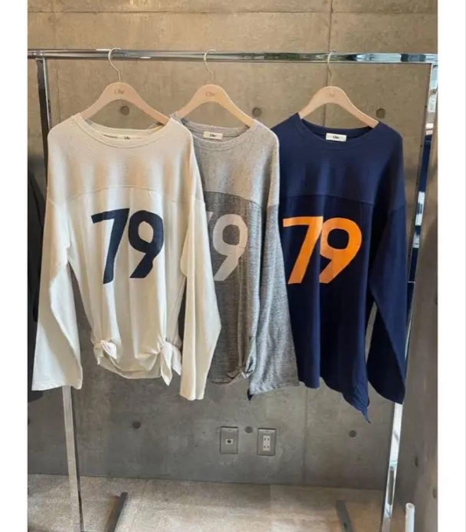 美品　Uhr ナンバー79プリント 長袖