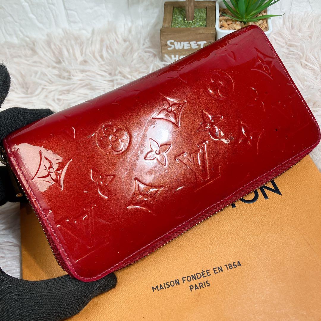 美品 ルイヴィトン ヴェルニ エナメル ジッピーウォレット レッド パテント